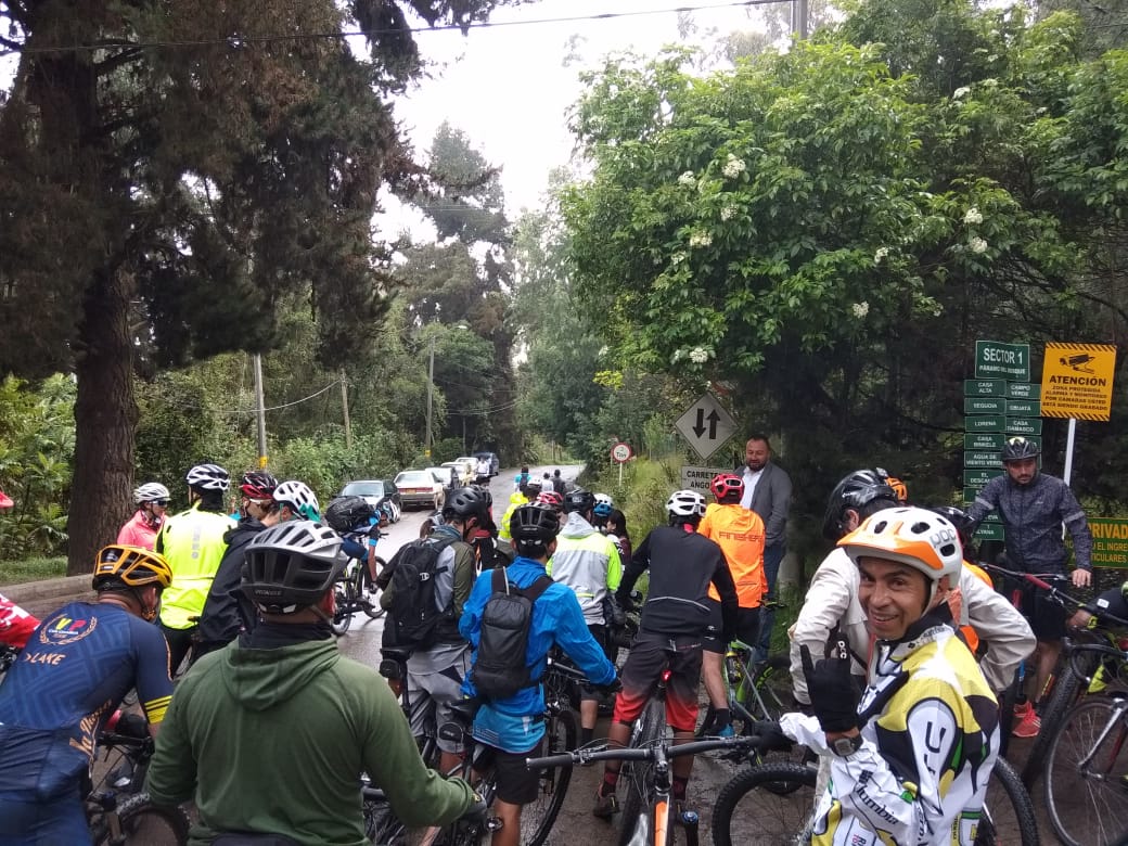 Ciclomontañistas comprometidos con la seguridad del sendero ecológico El Indio