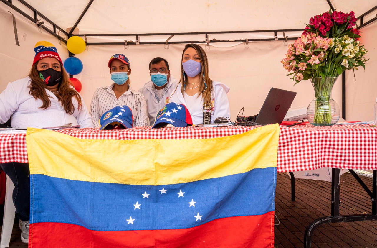 Imágenes de venezolanos con su bandera