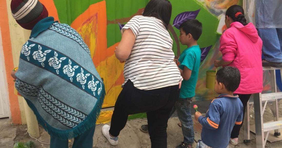 Niños y niñas en Ciudad Bolívar pintan y embellecen su huerta comunitaria