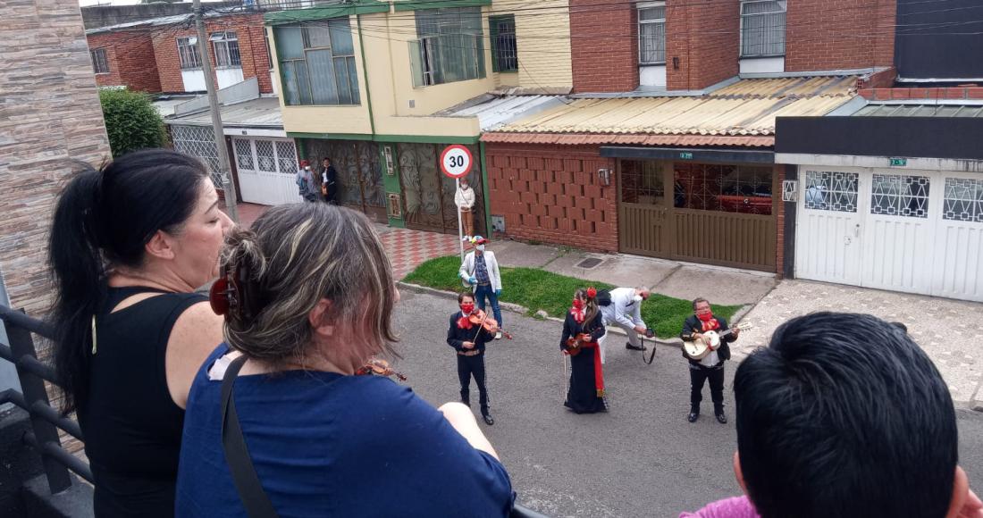 Con mariachis la JAC del barrio Calvo Sur celebró el Día de la Madre