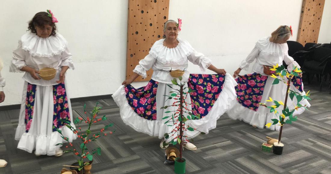 Cerca de 1.000 personas mayores bailaron al ritmo de cumbias en las eliminatorias del concurso 'Danzas Doradas'
