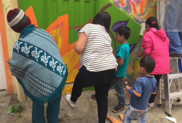 Niños y niñas en Ciudad Bolívar pintan y embellecen su huerta comunitaria