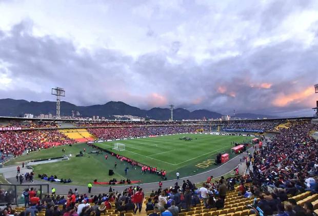 Bogotá extiende su voto de confianza a barras futboleras visitantes esta noche en El Campín