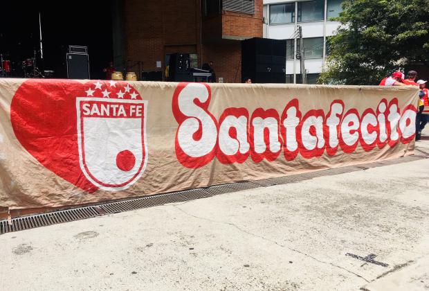 La Media Torta se vistió de rojo y blanco en el cumpleaños número 79 del Independiente Santa Fe