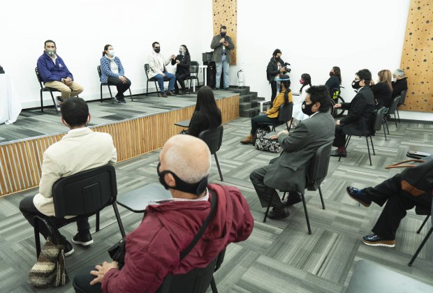 Foto de personas reunidas en auditorio IDPAC