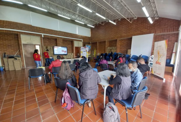 IDPAC ENTREGA LA CAJA DE HERRAMIENTAS EN COLEGIOS DISTRITALES DE BOGOTÁ 