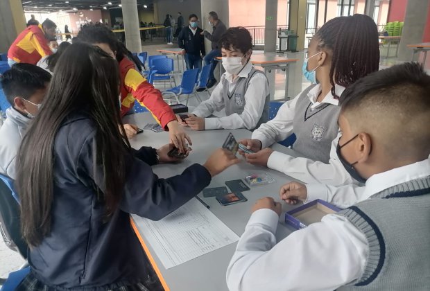 EL IDPAC HA SOCIALIZADO EN 230 COLEGIOS DE BOGOTÁ LA CAJA DE HERRAMIENTAS