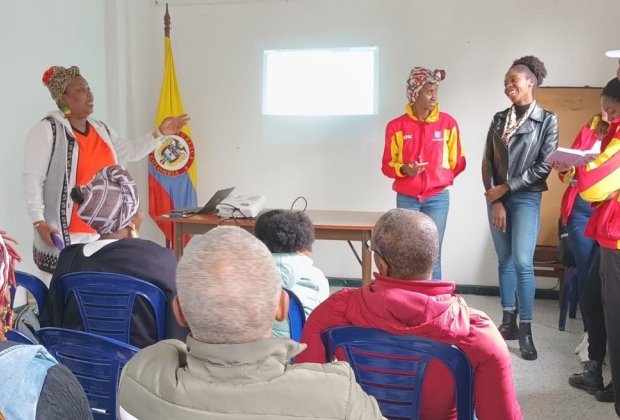  Organizacion comunal etnica reunida en un auditorio de Bogotá