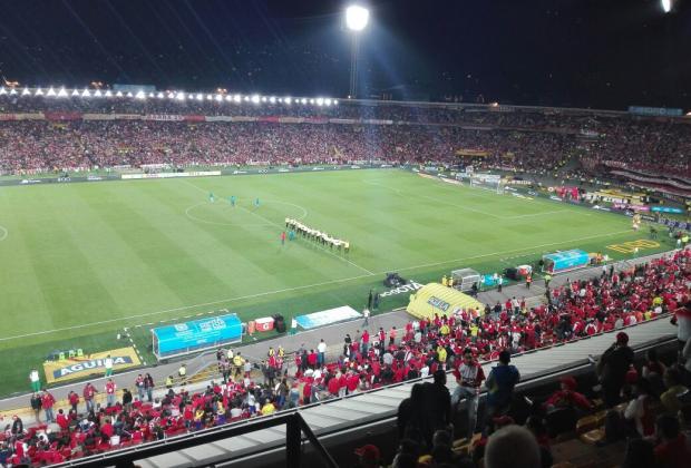 Barras futboleras de Bogotá con un buen parte de comportamiento en el estadio