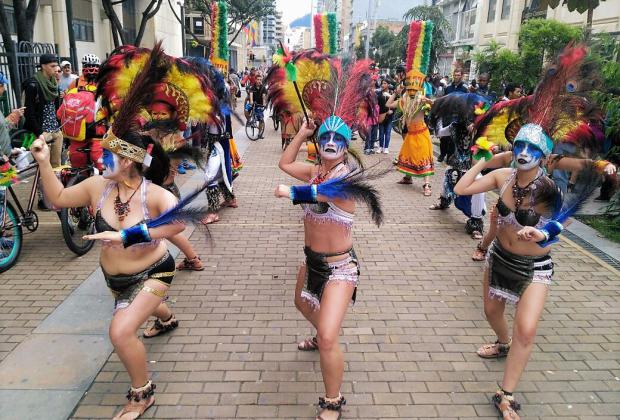 El Carnaval boliviano que se tomó el centro de Bogotá 